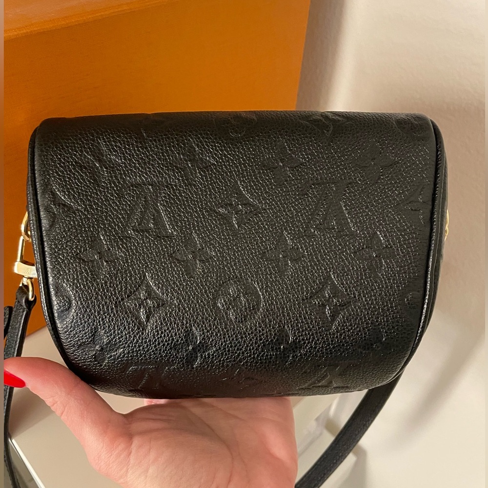 Louis Vuitton Mini Bumbag - Picture 7 of 14